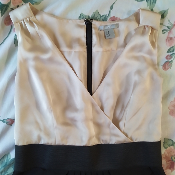 H&M Cream Black V Neck Faux Wrap Dress - Picture 6 of 8